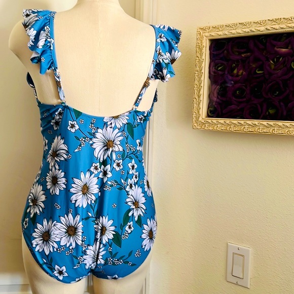 Jessica Simpson~Swimsuit~One Piece / NWT / Blue Daisy / Host Pick - Picture 14 of 15